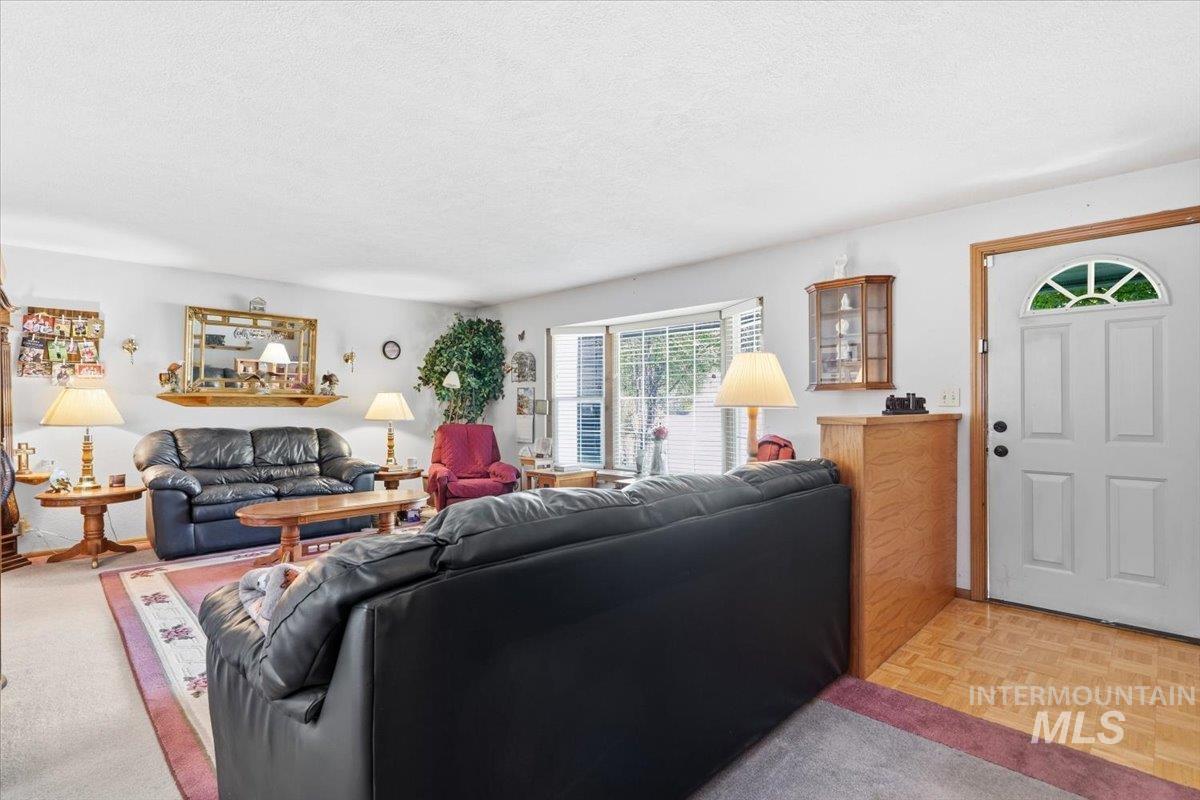 1699 Syringa Dr Property Photo 12