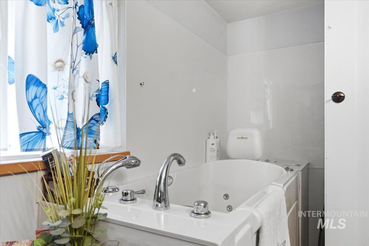 1699 Syringa Dr Property Photo 27