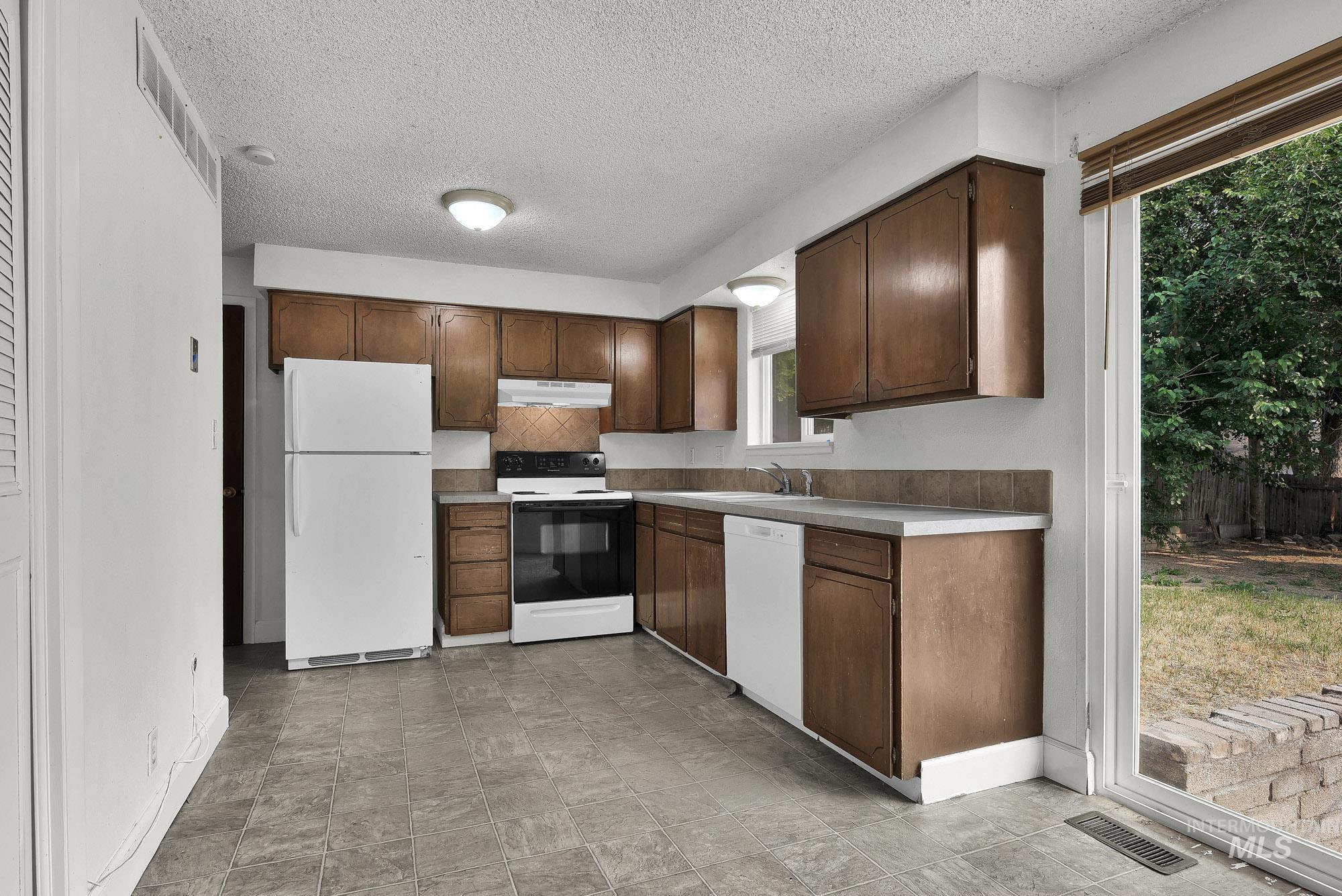 803 E Colorado Property Photo 7