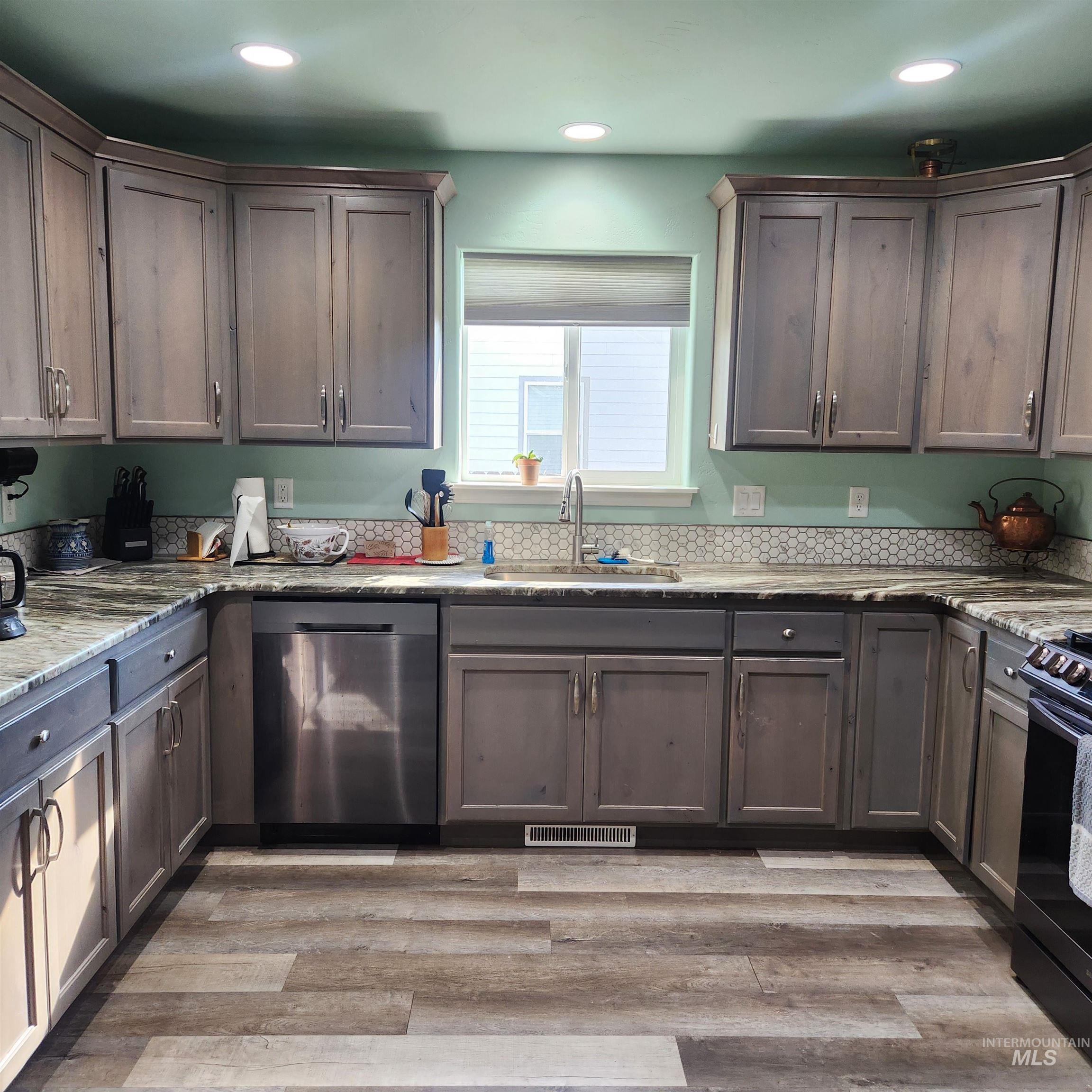 1536 Marie Property Photo 28