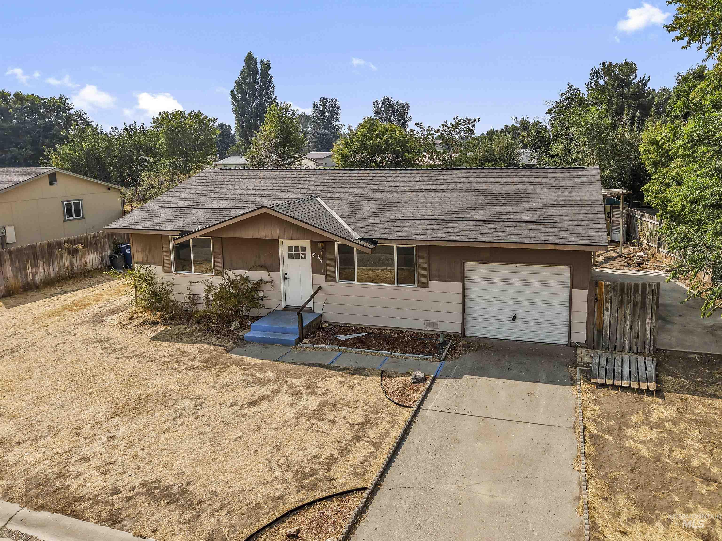 624 Sharon Street Property Photo 1