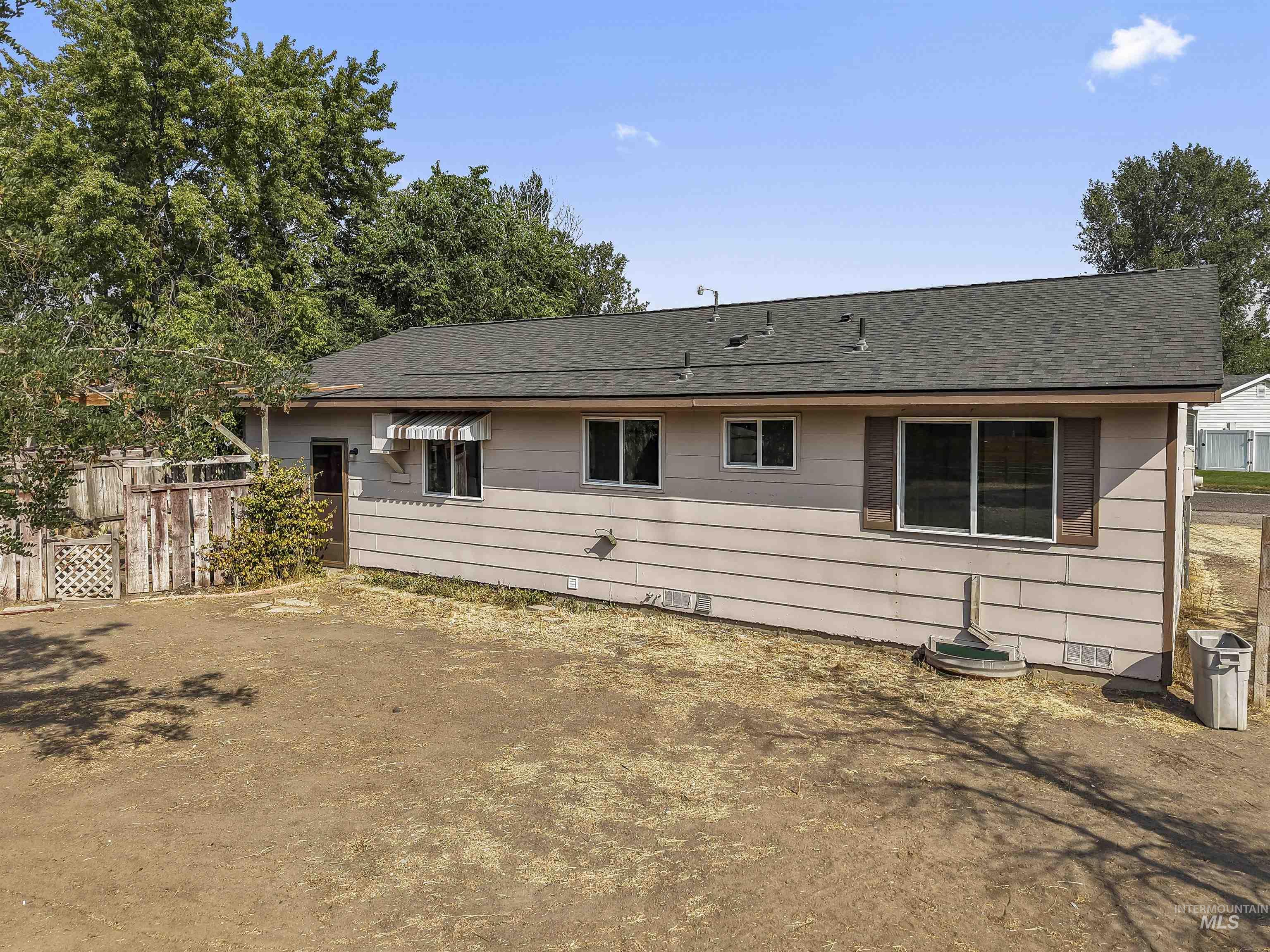 624 Sharon Street Property Photo 10