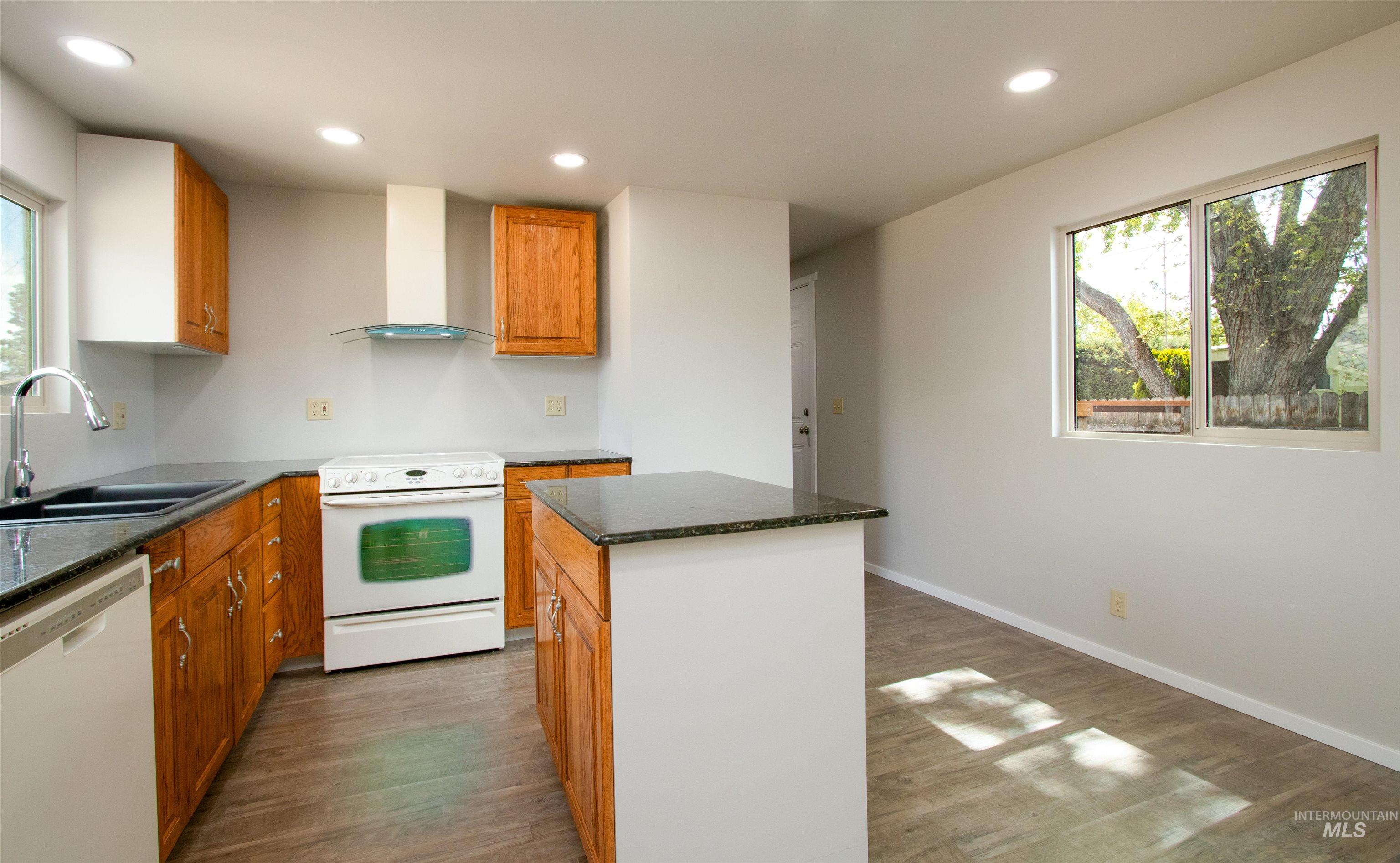 2270 Skillern Dr. Property Photo 12