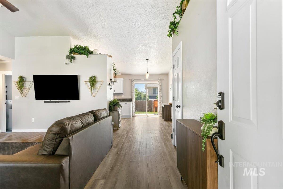 3309 Robinhood Loop Property Photo 10