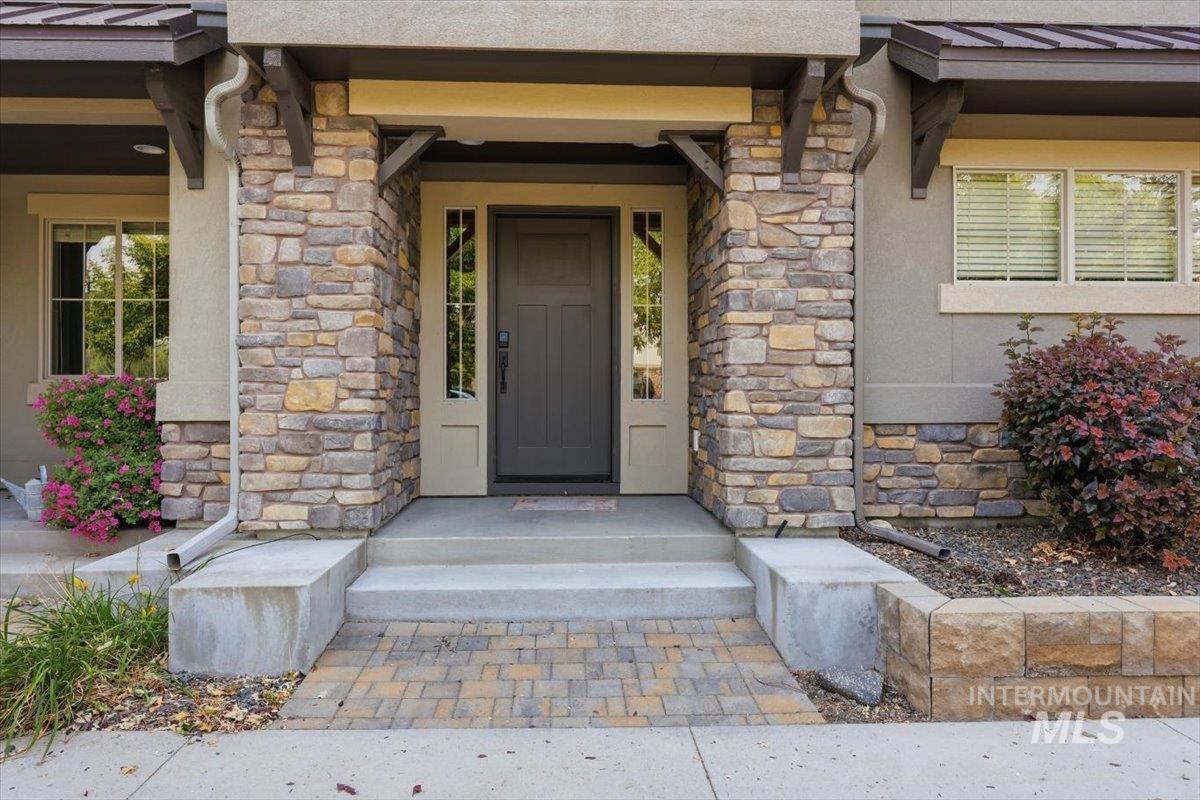 3244 E Thoroughbred Ln Property Photo 1