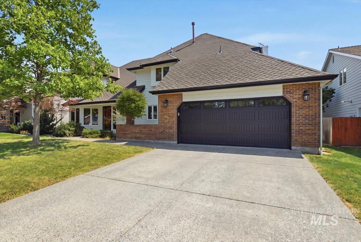 387 E Fairbrook Dr Property Photo 2