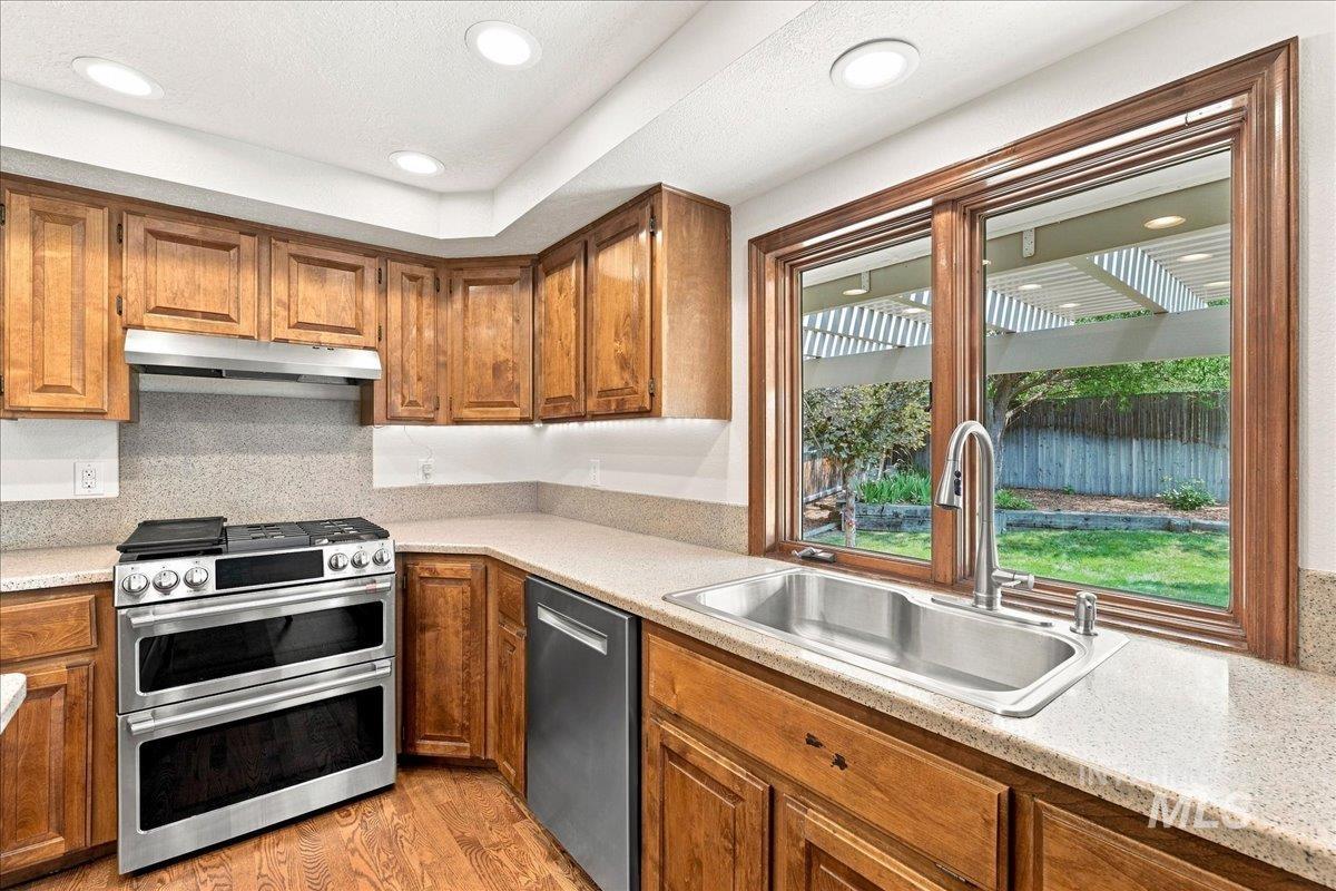 387 E Fairbrook Dr Property Photo 8