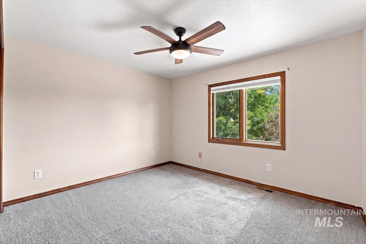 387 E Fairbrook Dr Property Photo 23