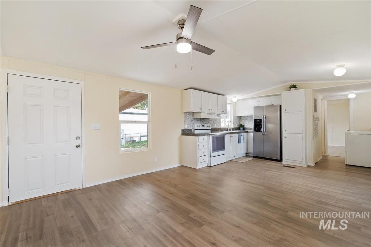 907 Round Valley St Property Photo 6