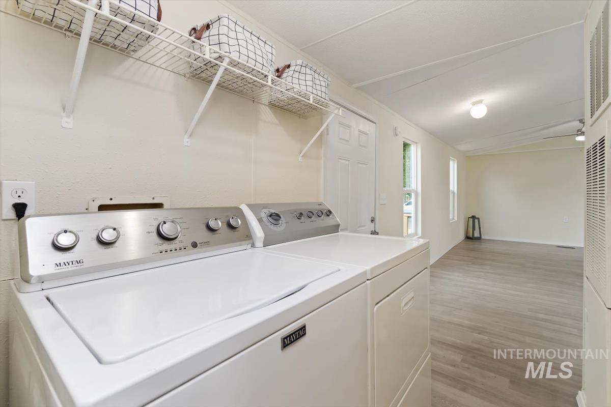 907 Round Valley St Property Photo 21