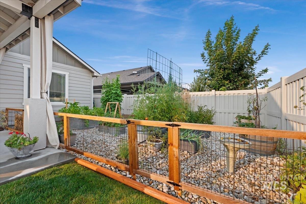 10574 W. Catmint Dr. Property Photo 3