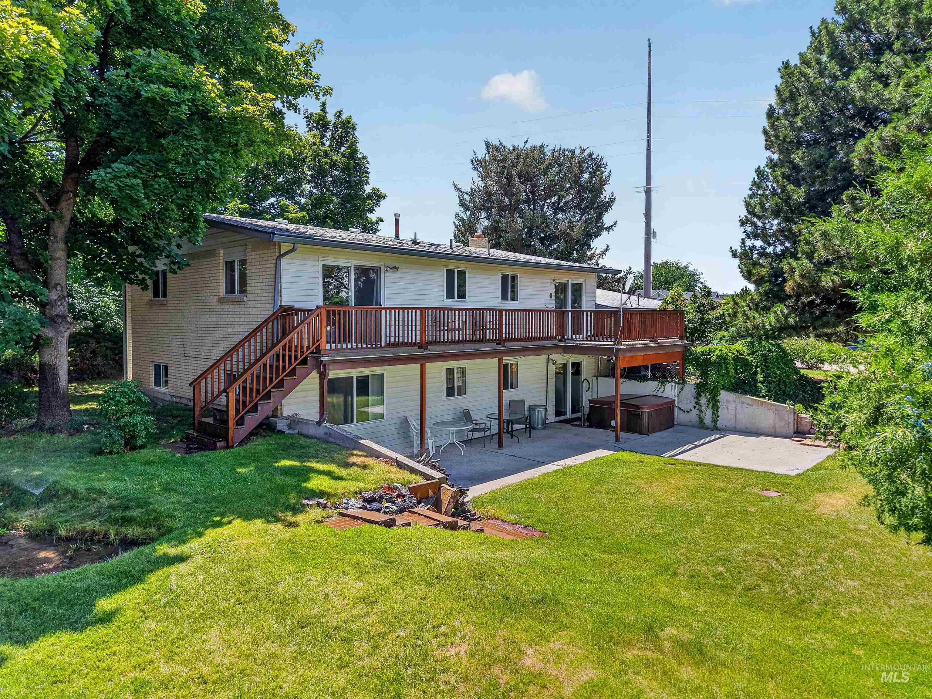 2590 S Cloverdale Rd Property Photo 1