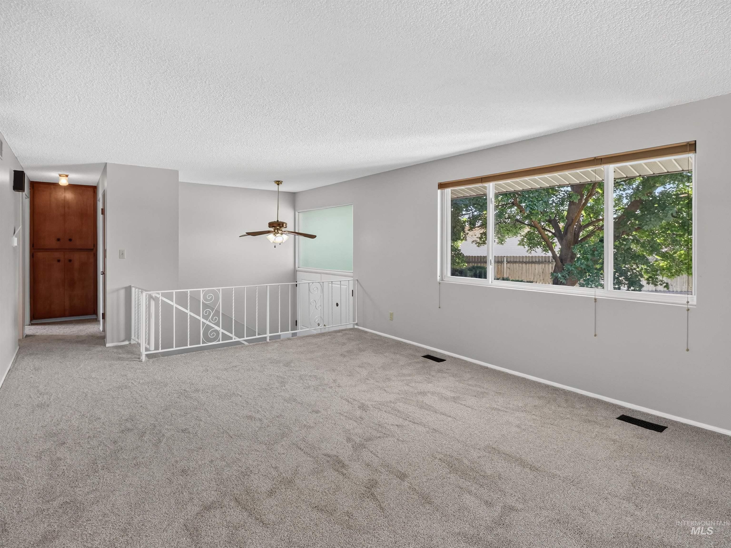 2590 S Cloverdale Rd Property Photo 3