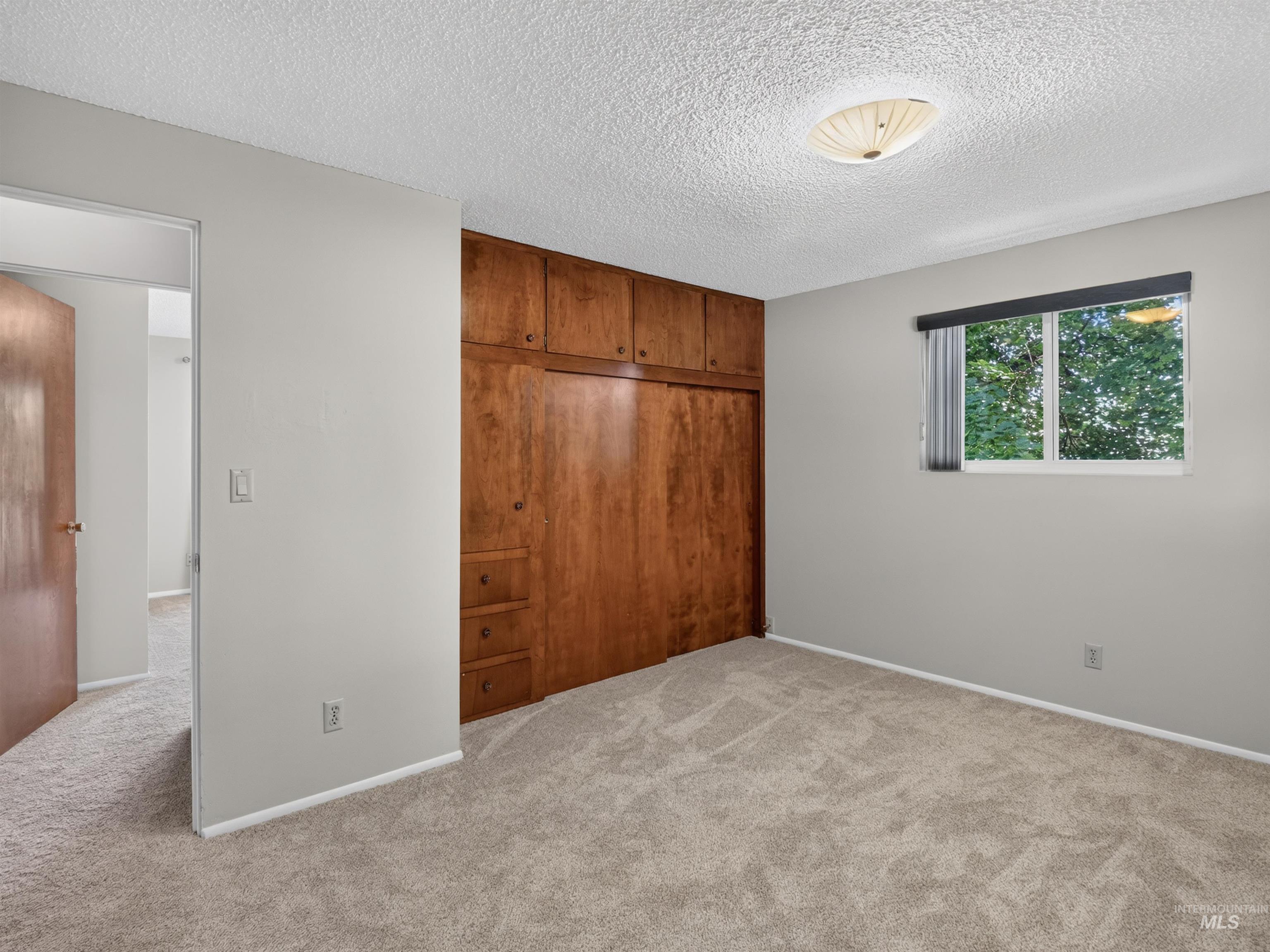 2590 S Cloverdale Rd Property Photo 15