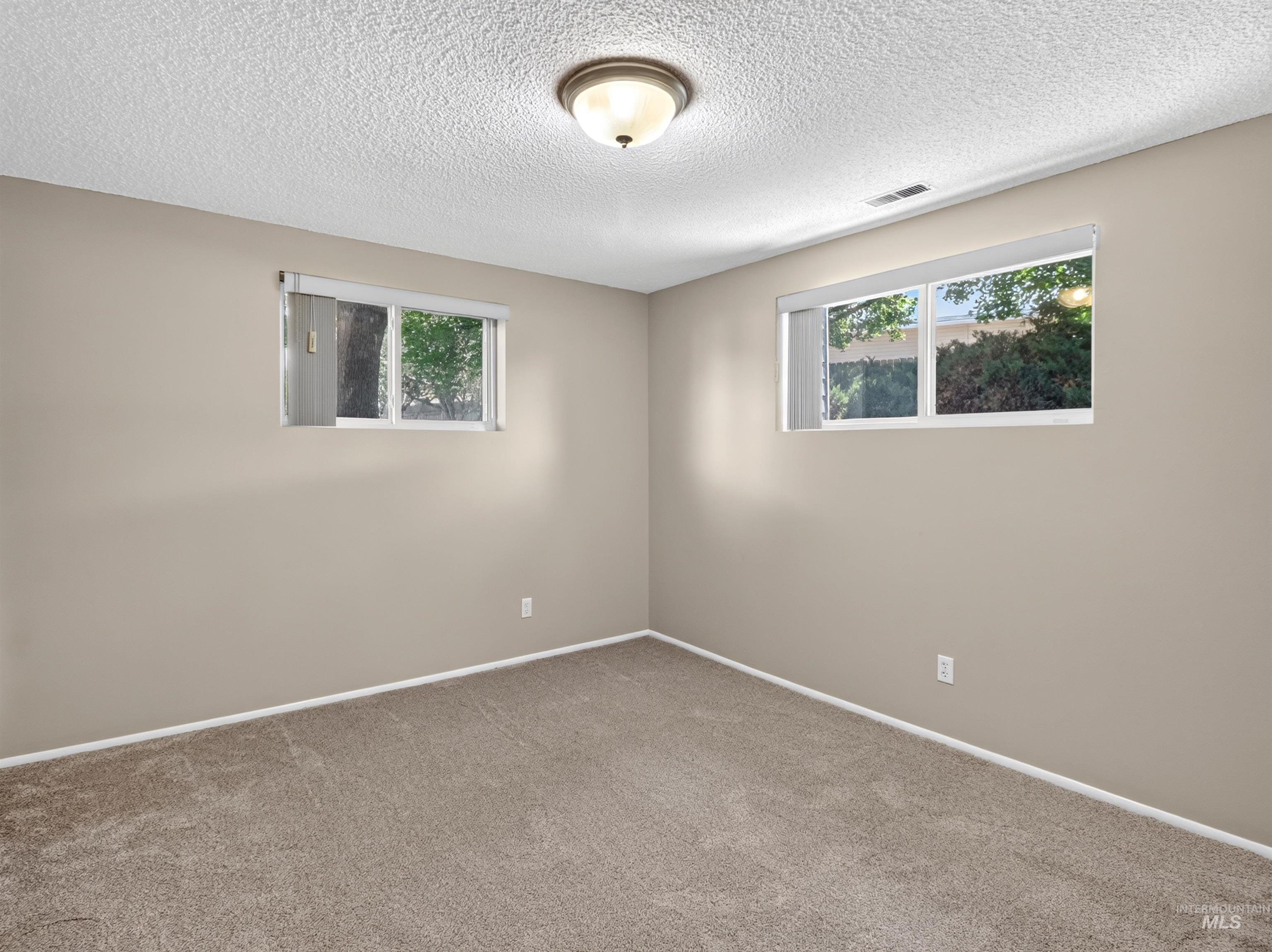 2590 S Cloverdale Rd Property Photo 24