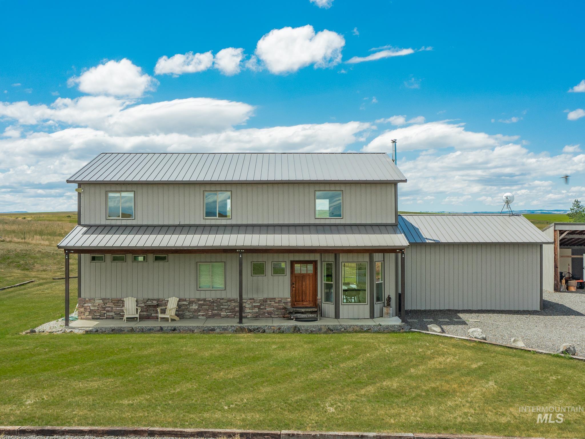 668 Powerline Road Property Photo 6
