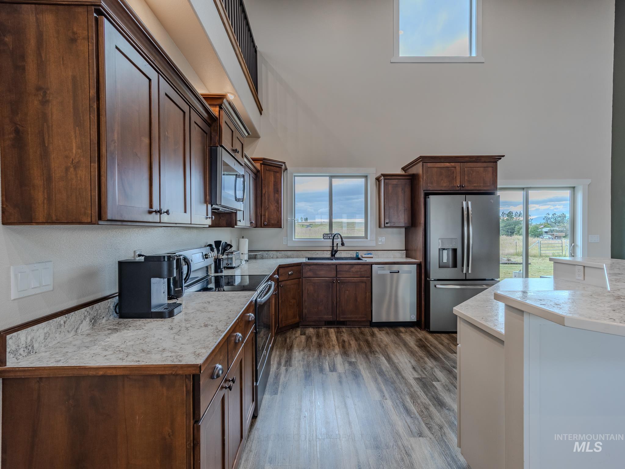 668 Powerline Road Property Photo 14