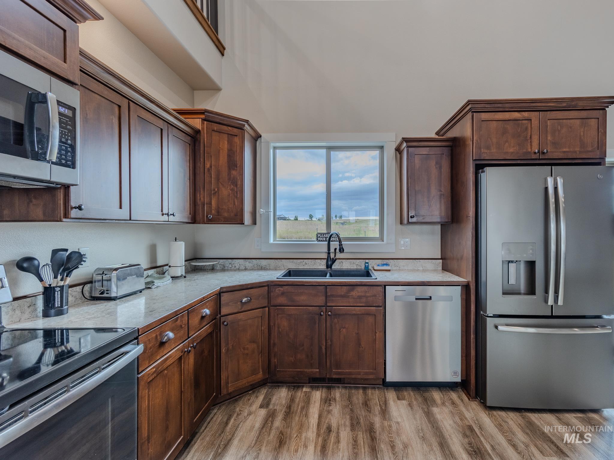 668 Powerline Road Property Photo 15