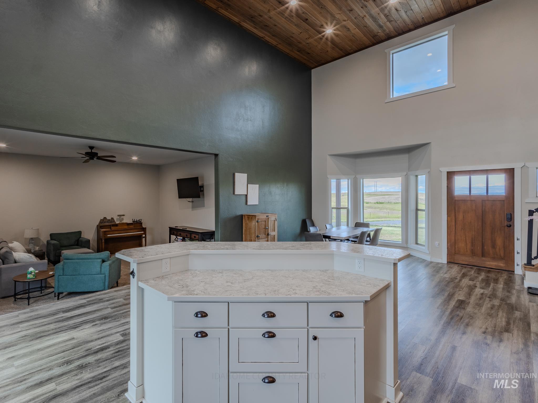 668 Powerline Road Property Photo 19