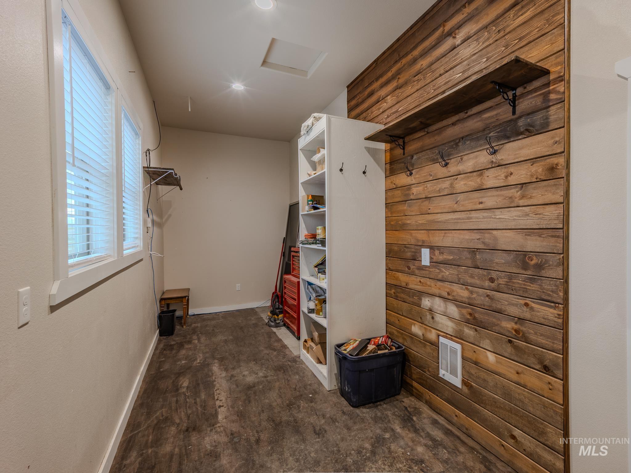 668 Powerline Road Property Photo 23