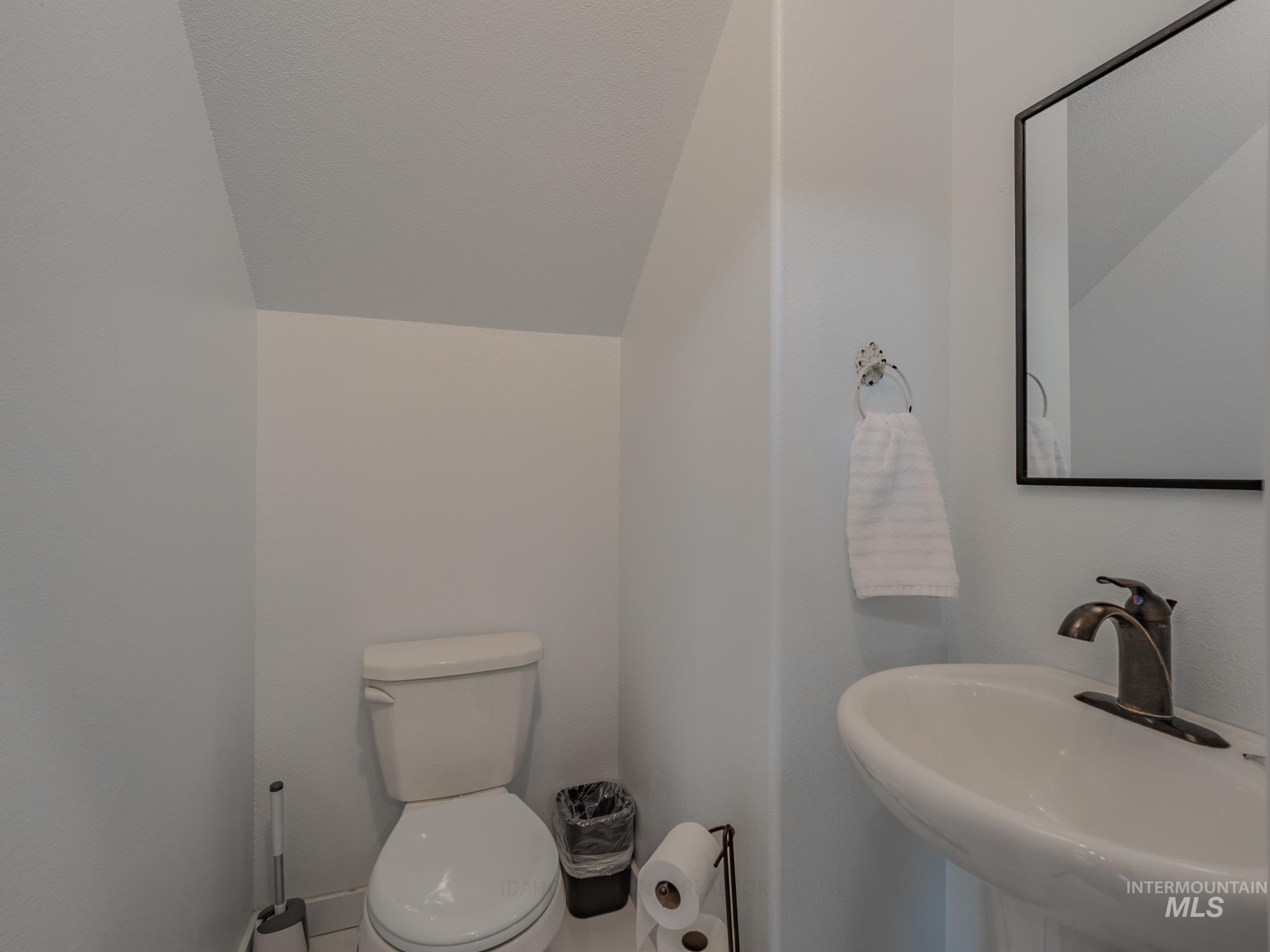 668 Powerline Road Property Photo 26