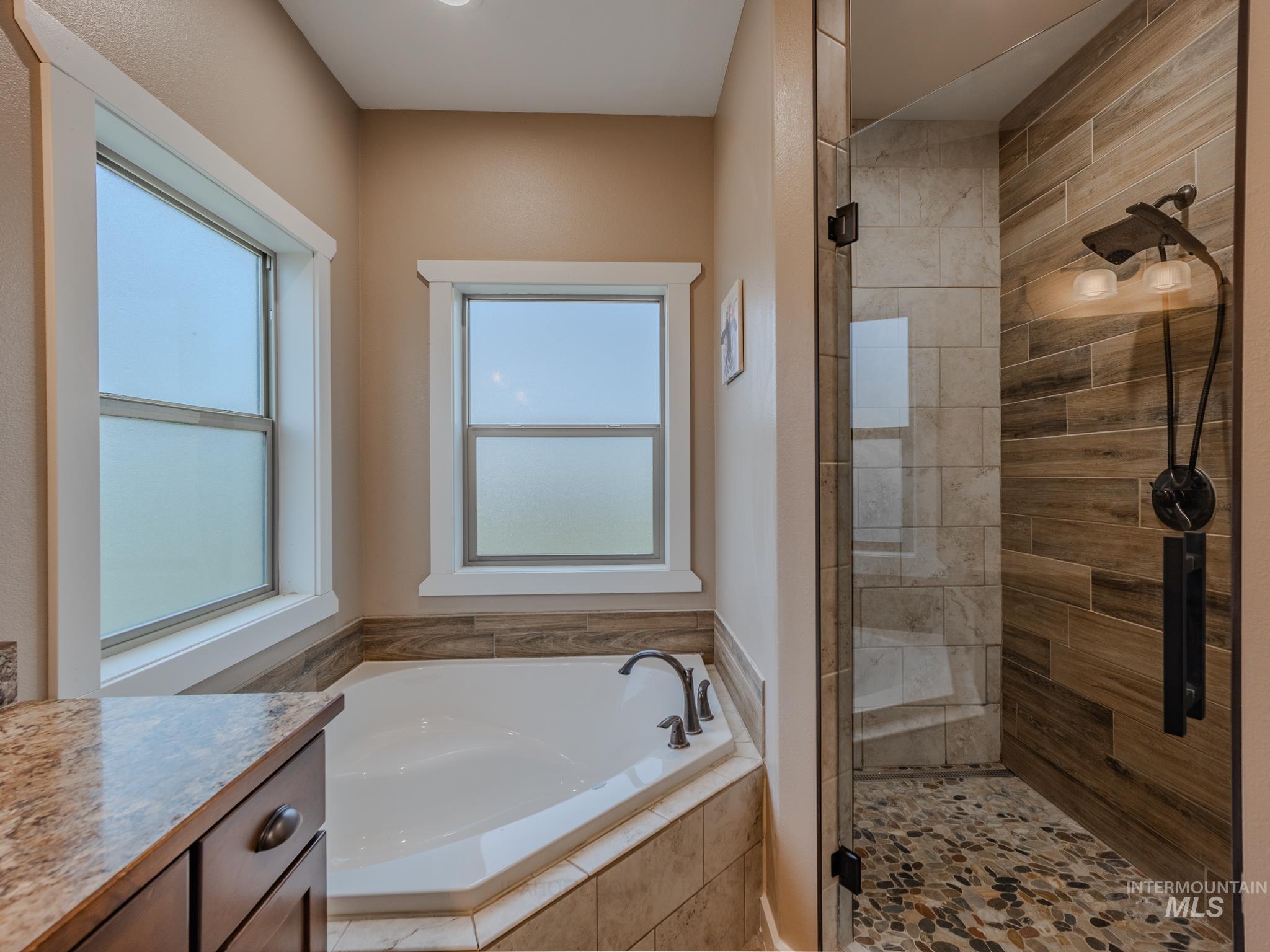 668 Powerline Road Property Photo 31