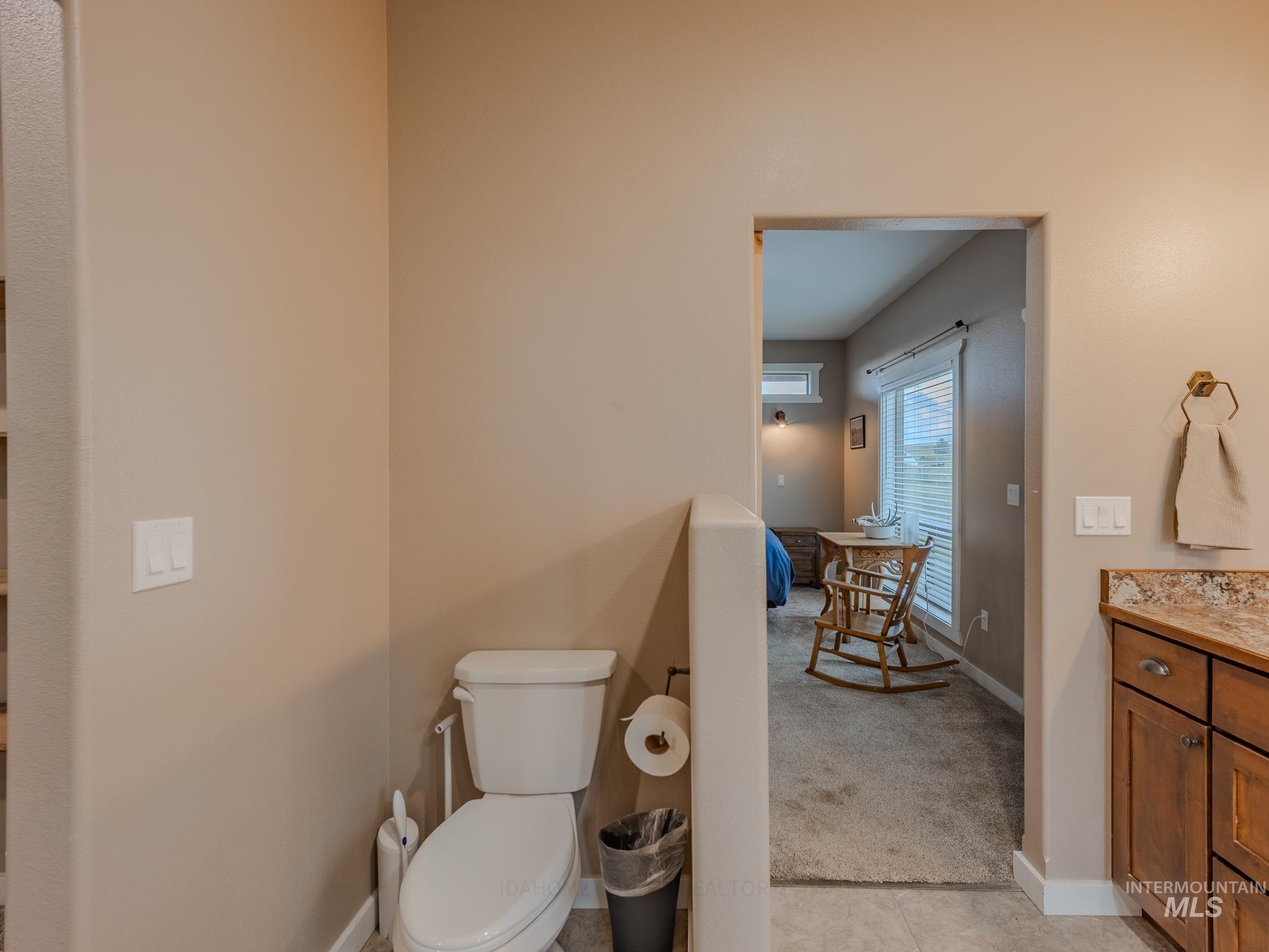 668 Powerline Road Property Photo 33