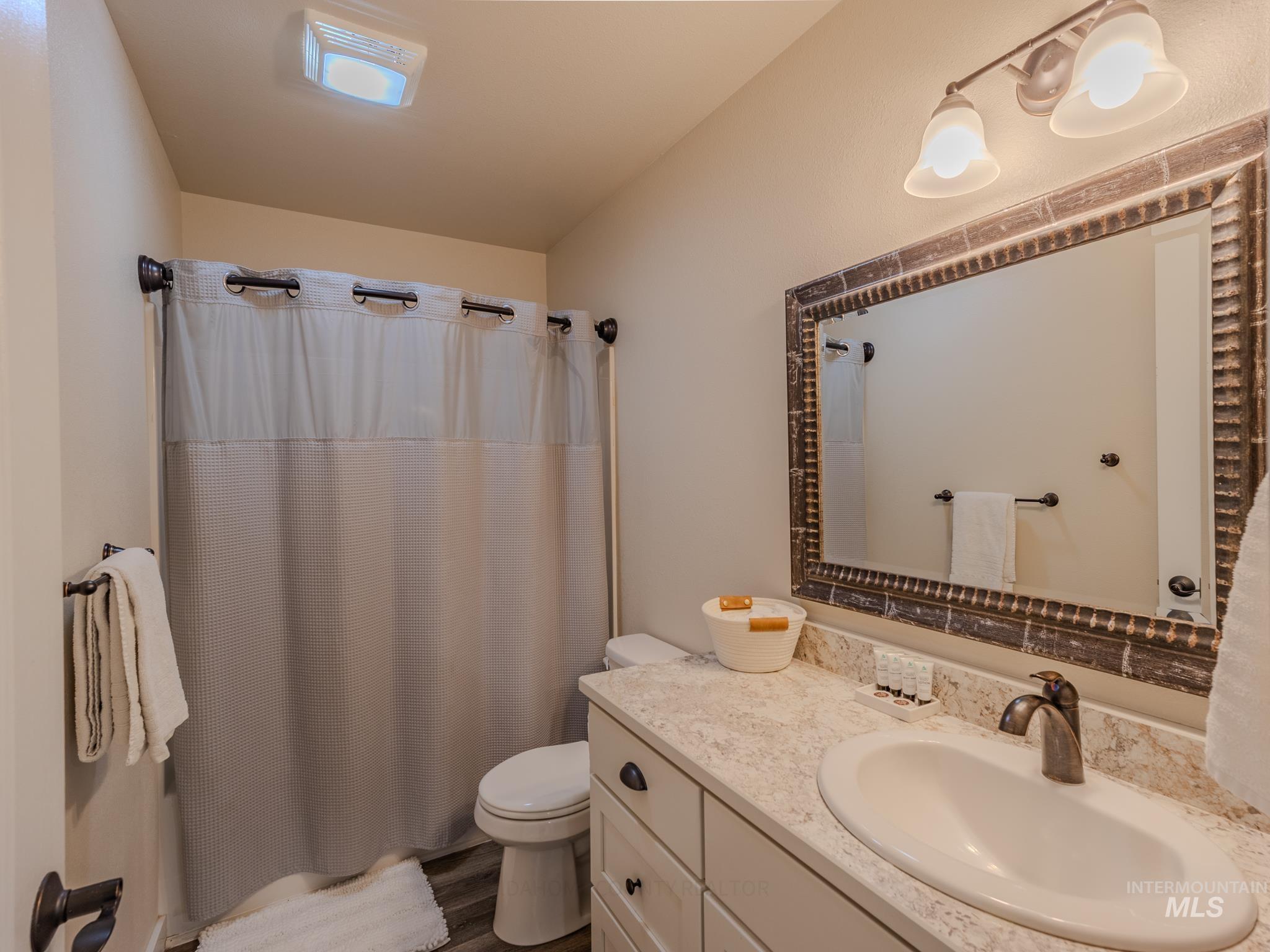 668 Powerline Road Property Photo 44