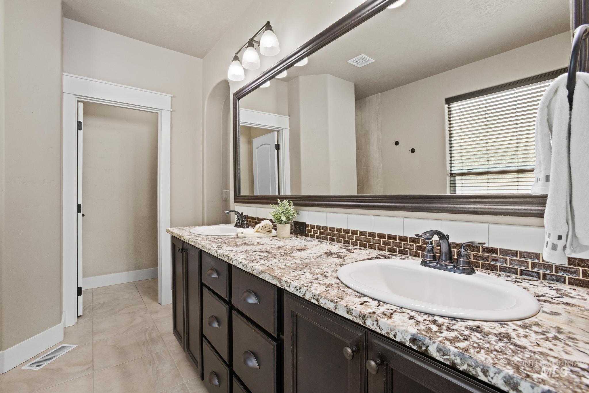 3640 E Granger Dr Property Photo 27