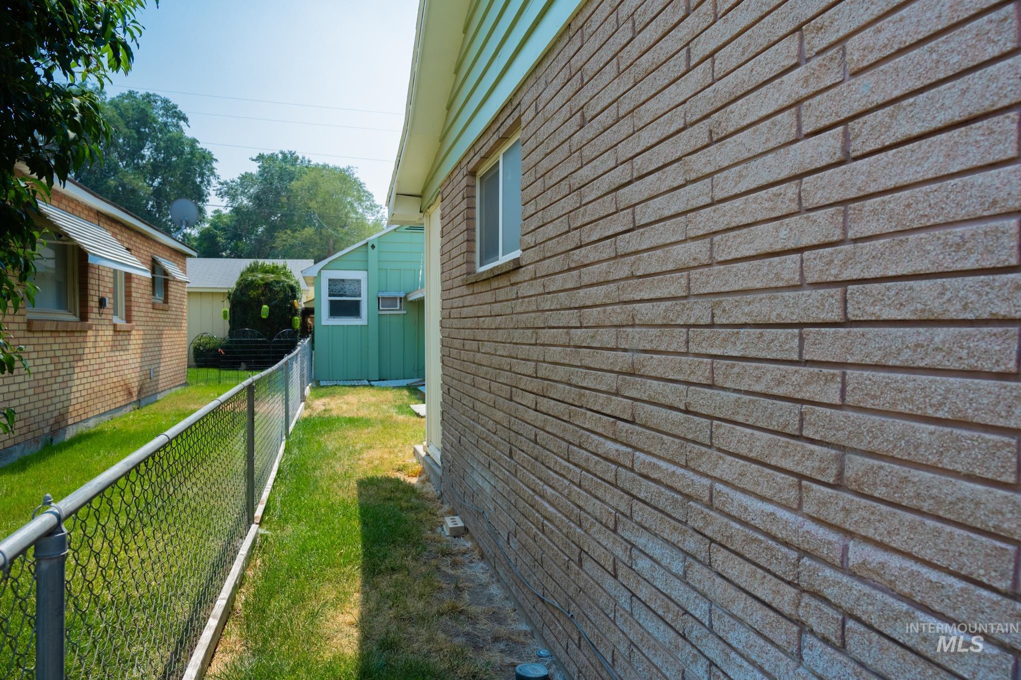 240 E Jefferson Property Photo 29