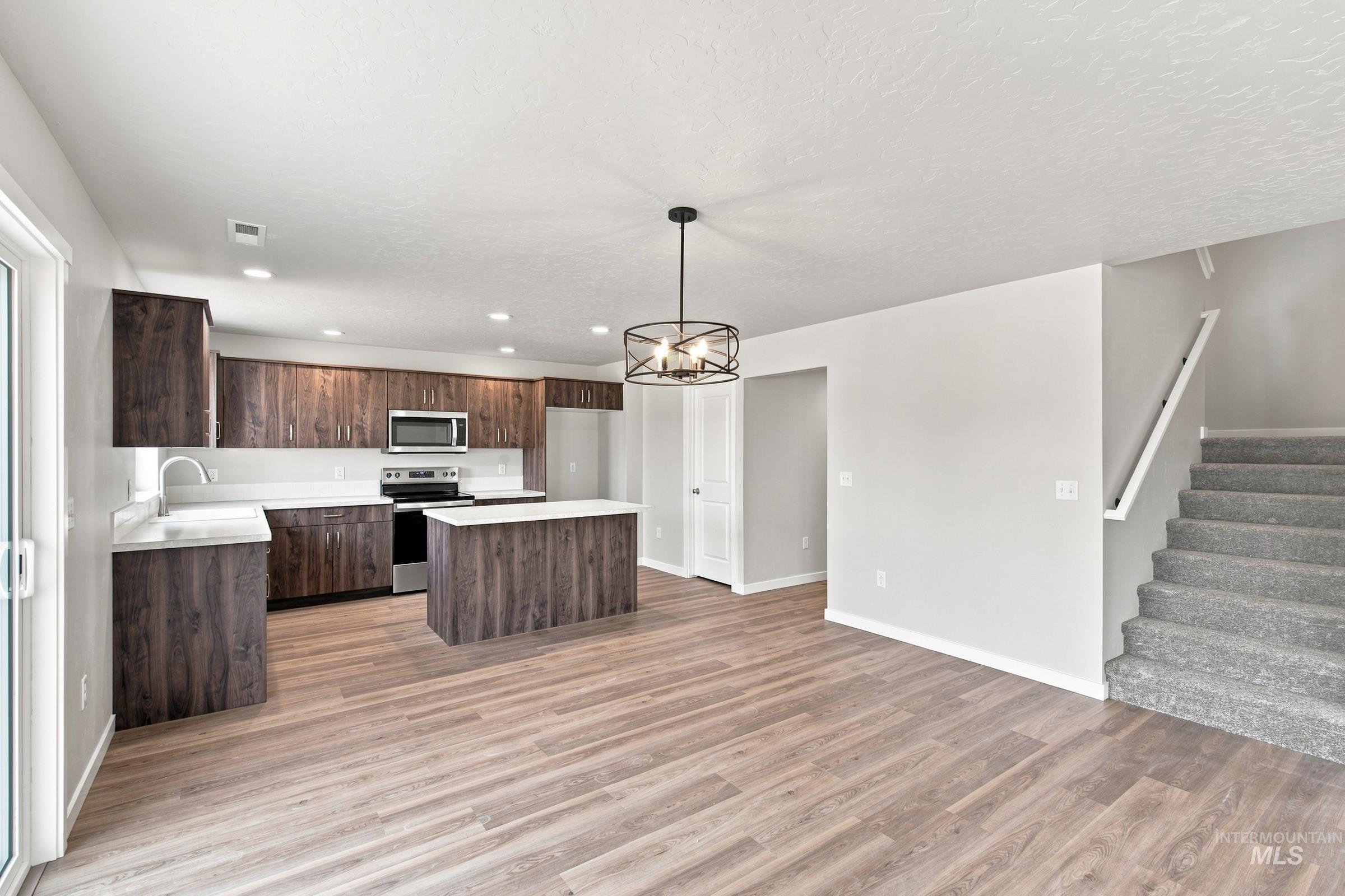 1716 Gyrfalcon St Property Photo 7