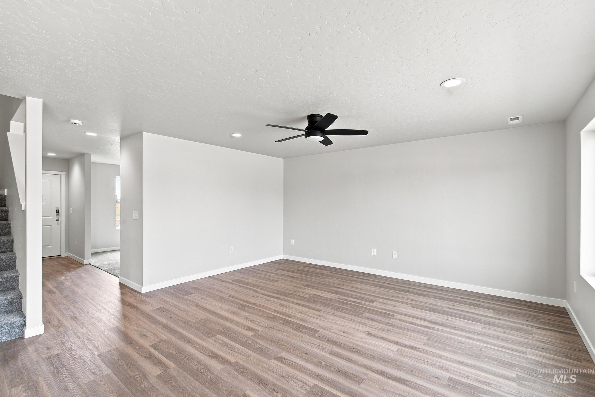 1716 Gyrfalcon St Property Photo 10