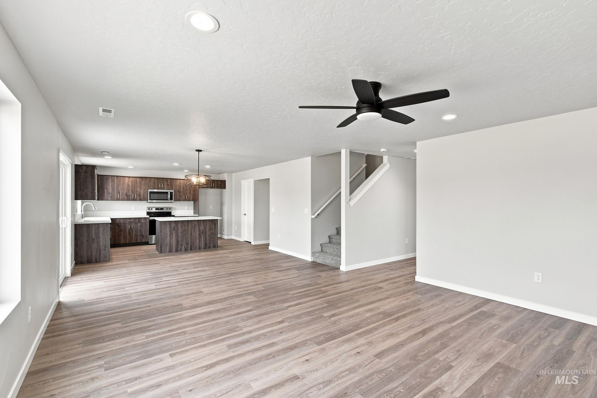 1716 Gyrfalcon St Property Photo 12