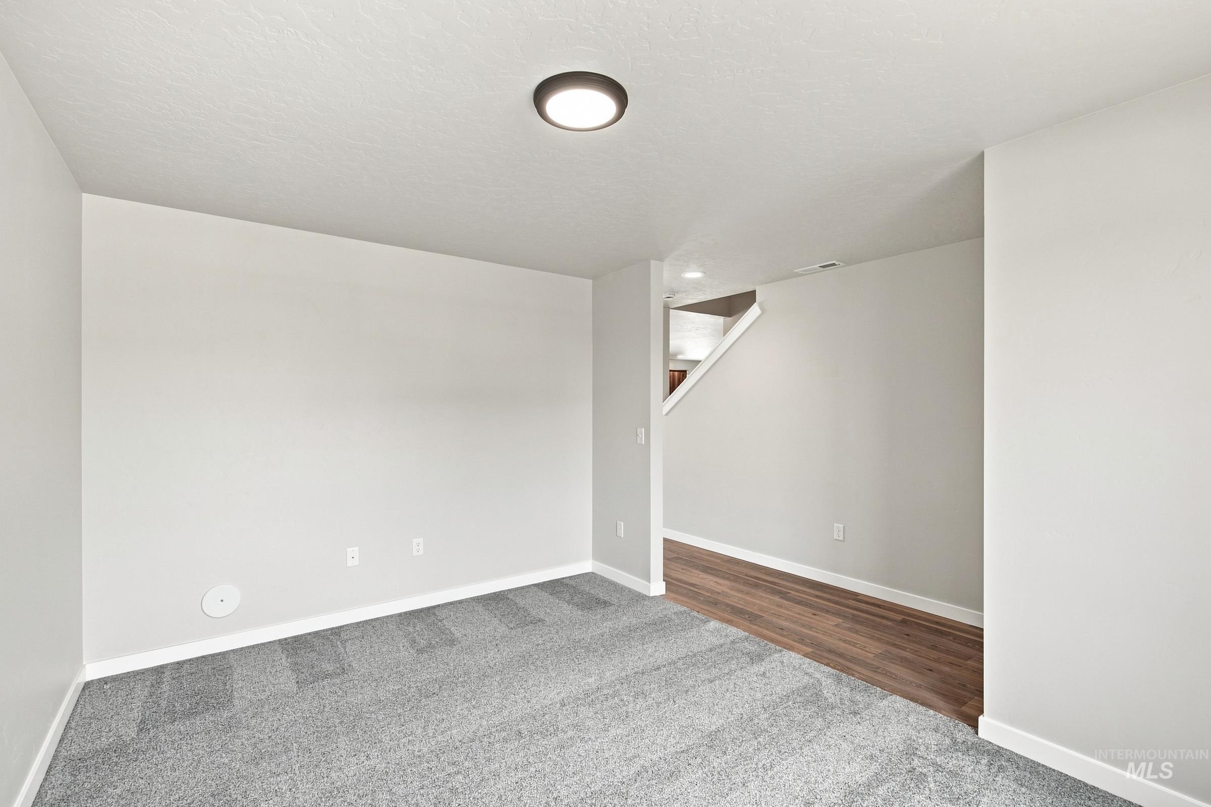 1716 Gyrfalcon St Property Photo 14