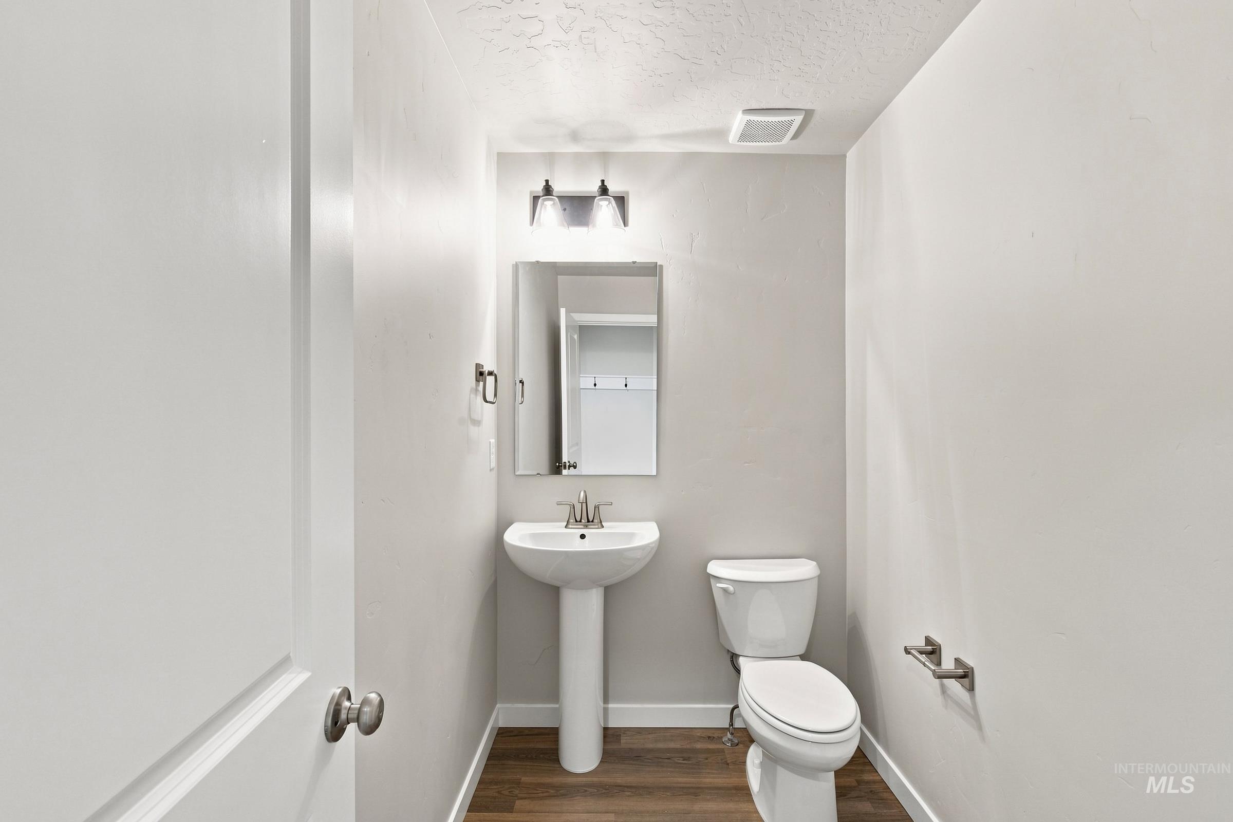 1716 Gyrfalcon St Property Photo 16