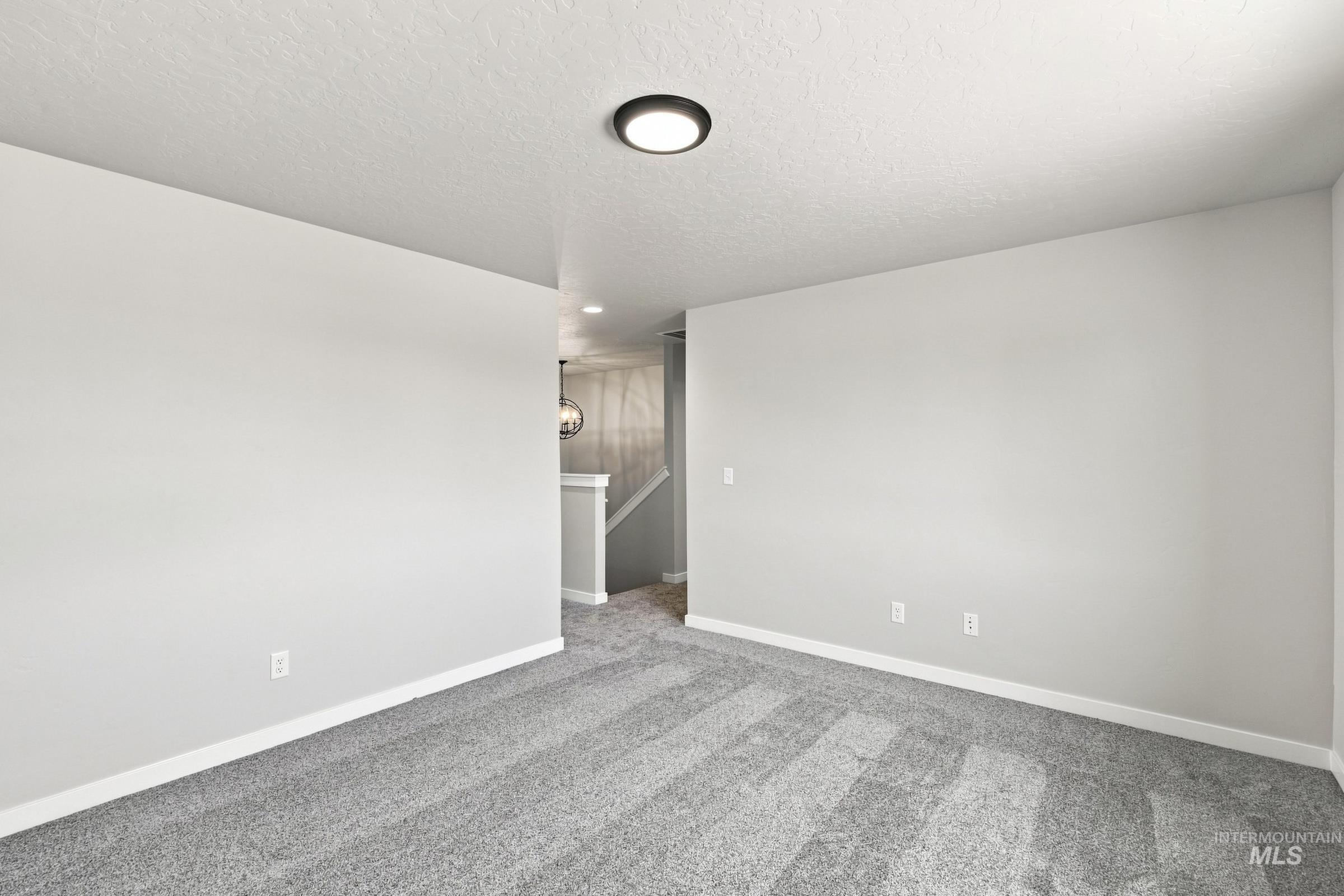 1716 Gyrfalcon St Property Photo 19
