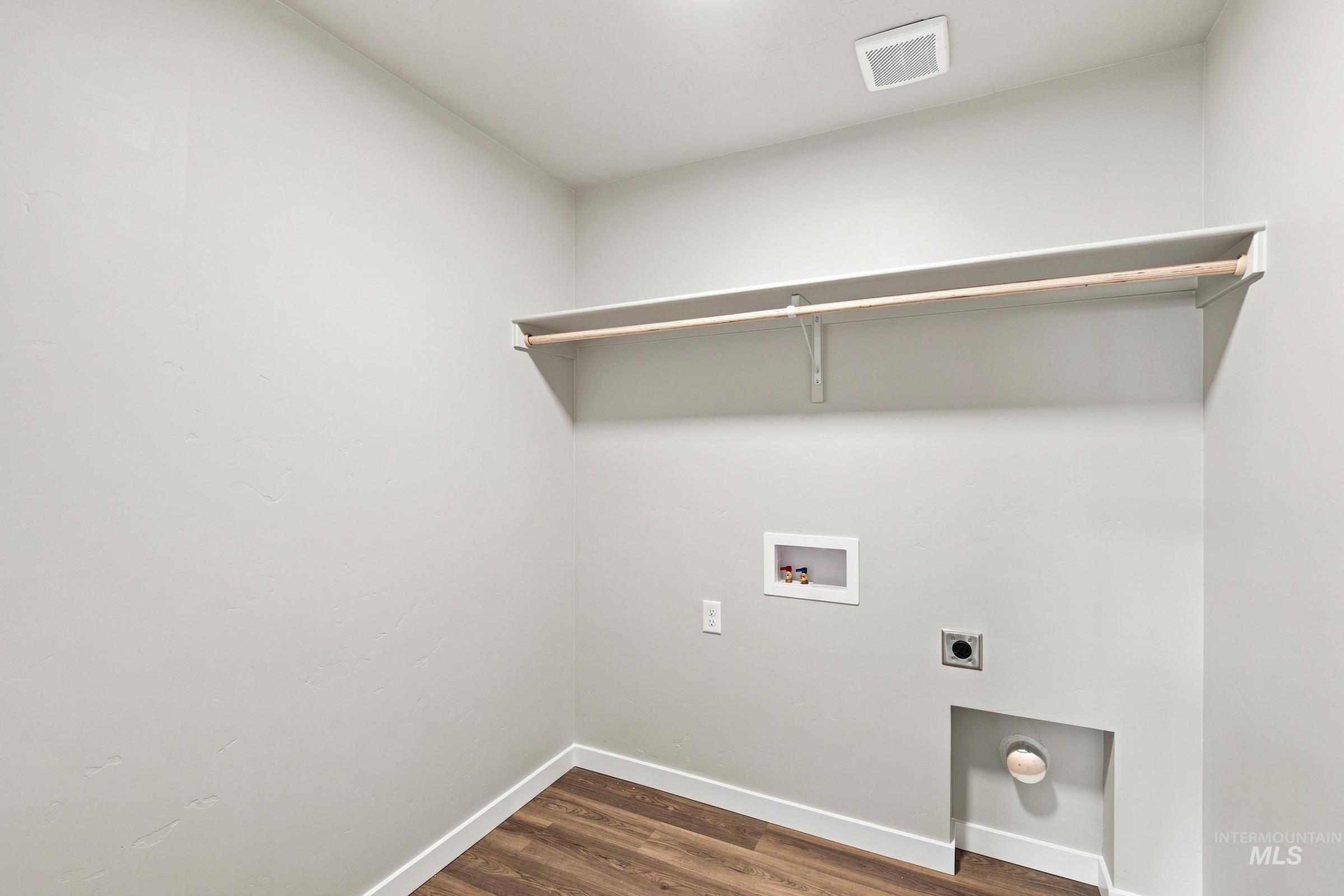 1716 Gyrfalcon St Property Photo 20