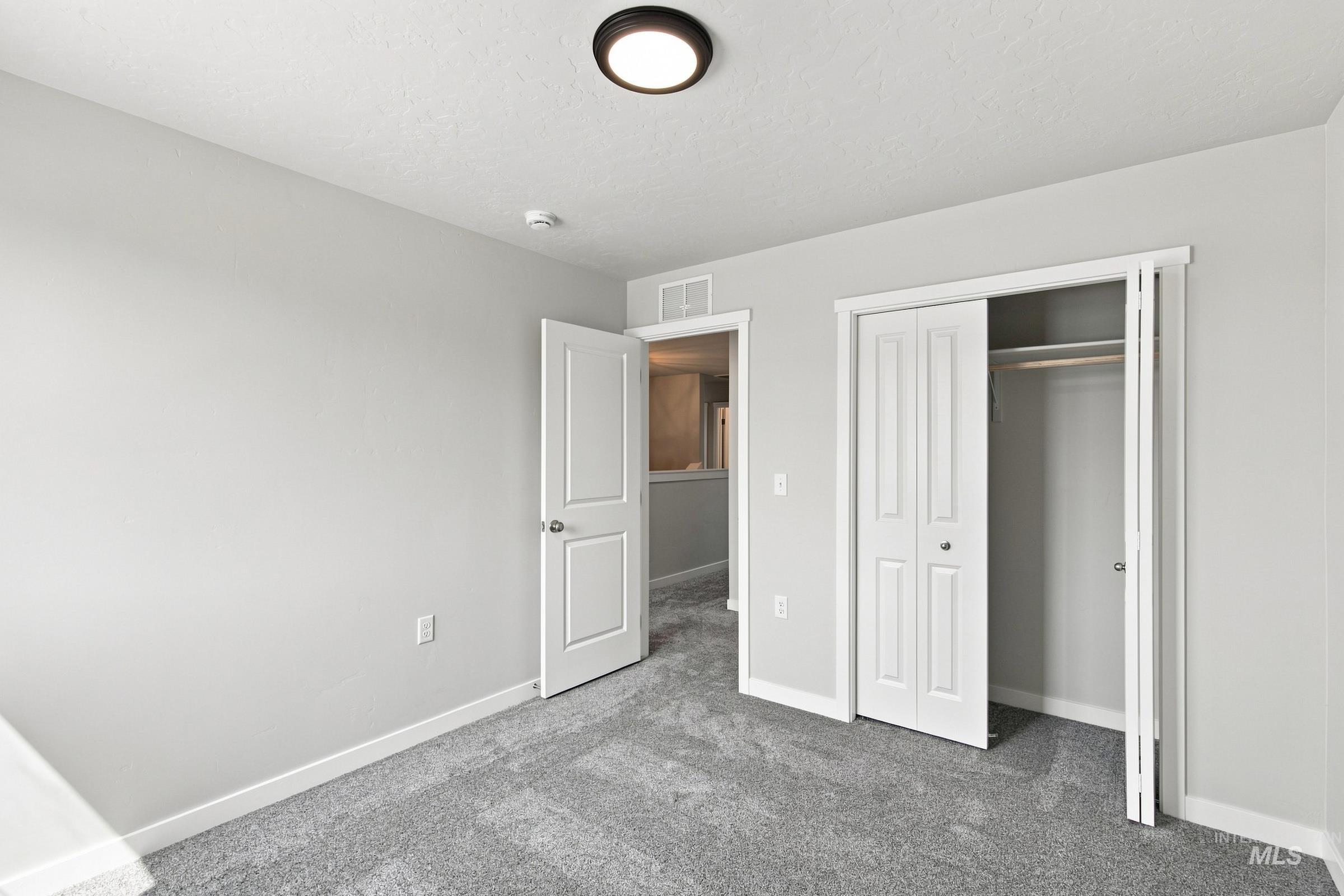1716 Gyrfalcon St Property Photo 24