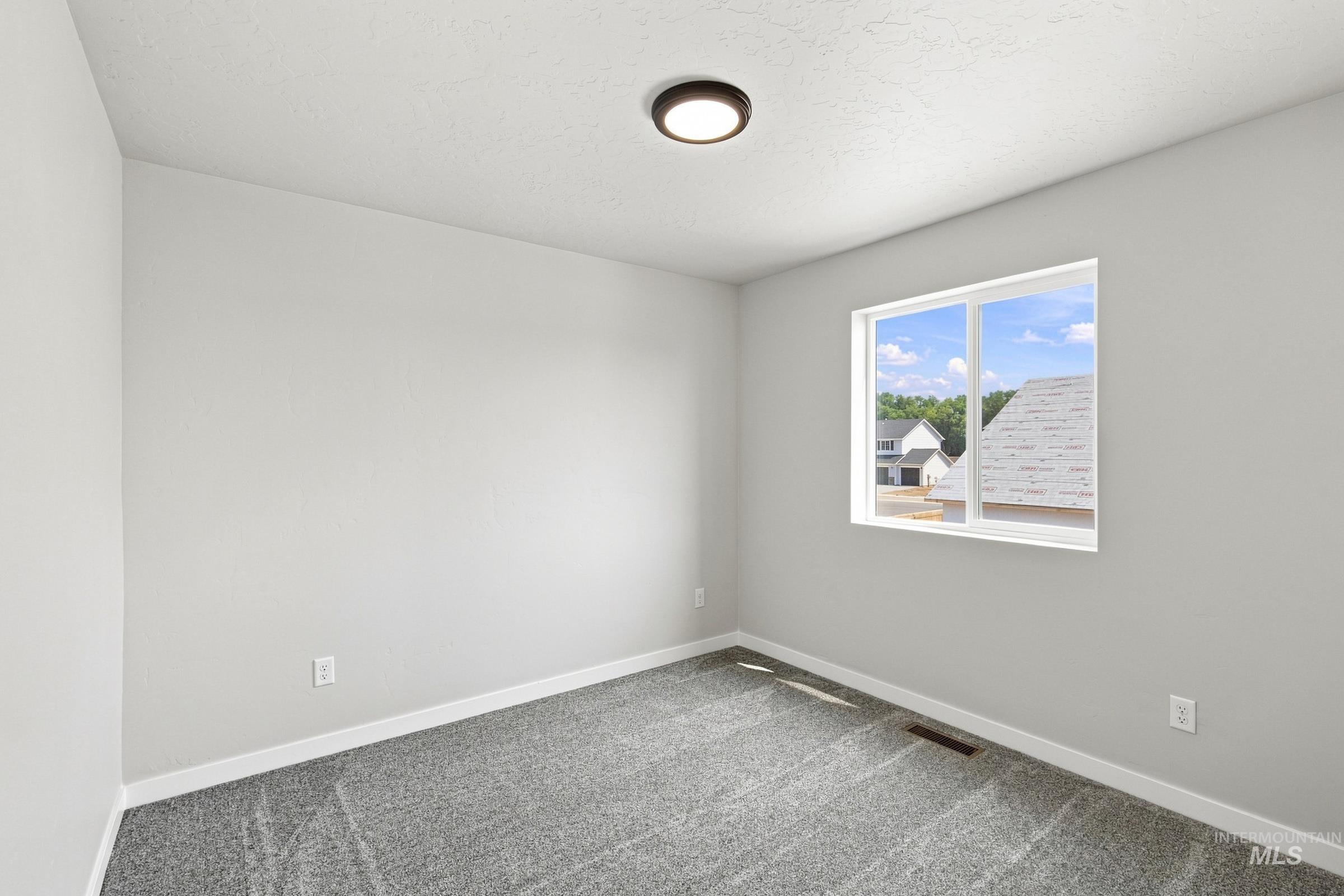 1716 Gyrfalcon St Property Photo 25