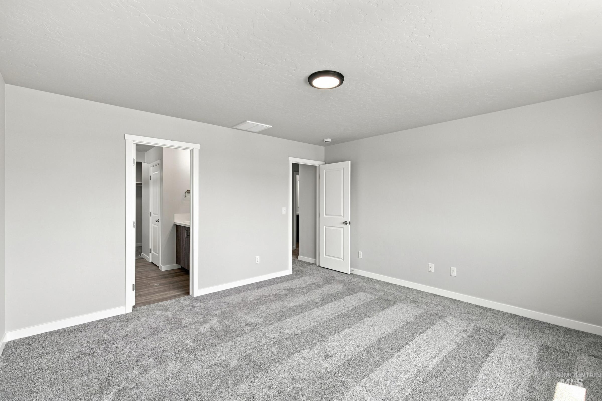 1716 Gyrfalcon St Property Photo 29