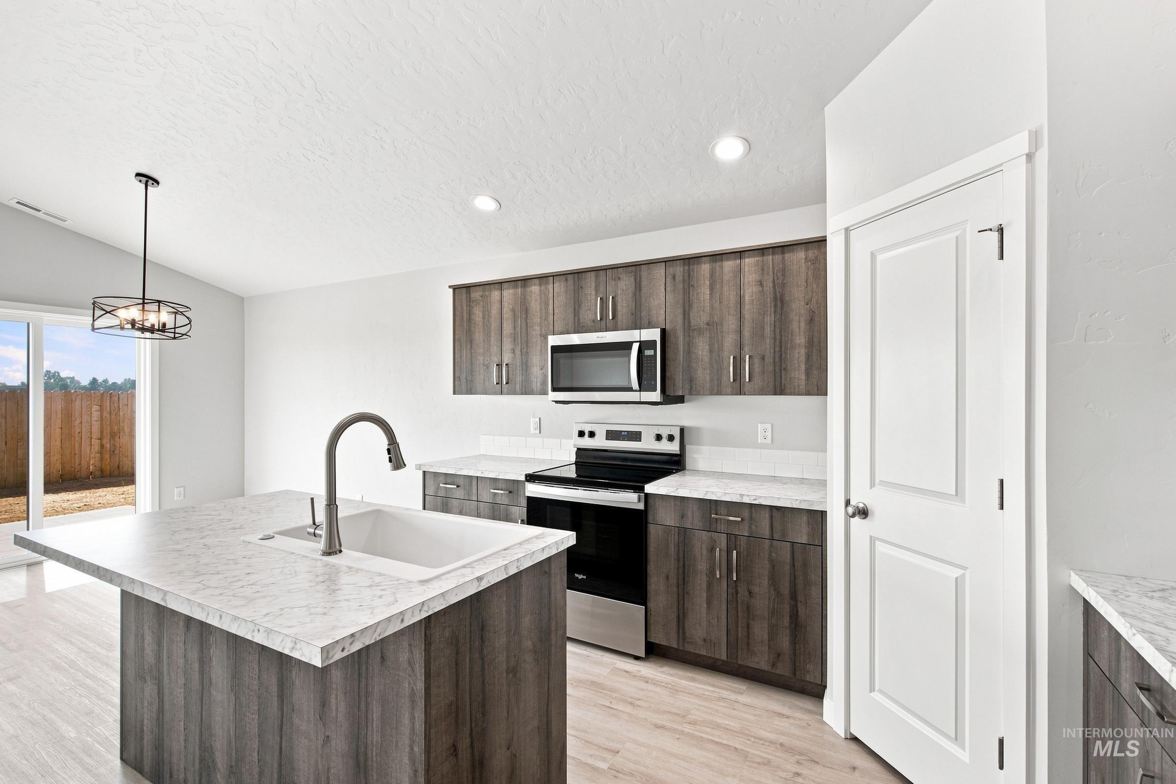 1665 Gyrfalcon St Property Photo 4
