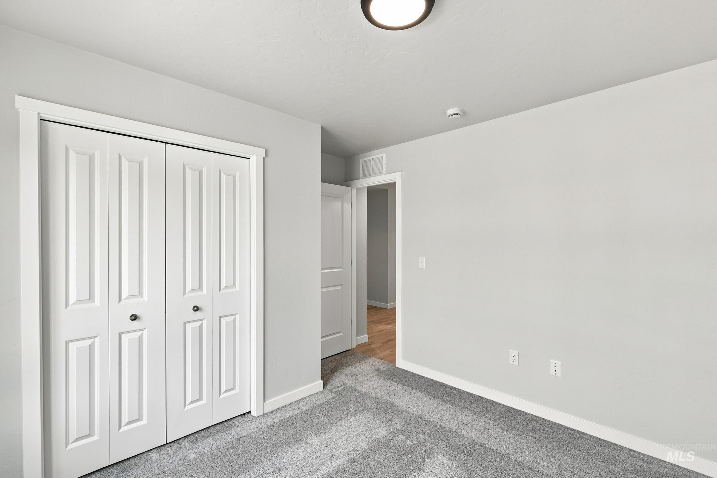 1665 Gyrfalcon St Property Photo 14