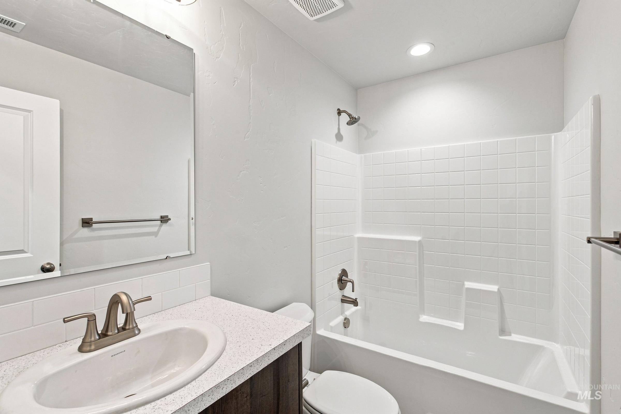 1665 Gyrfalcon St Property Photo 15