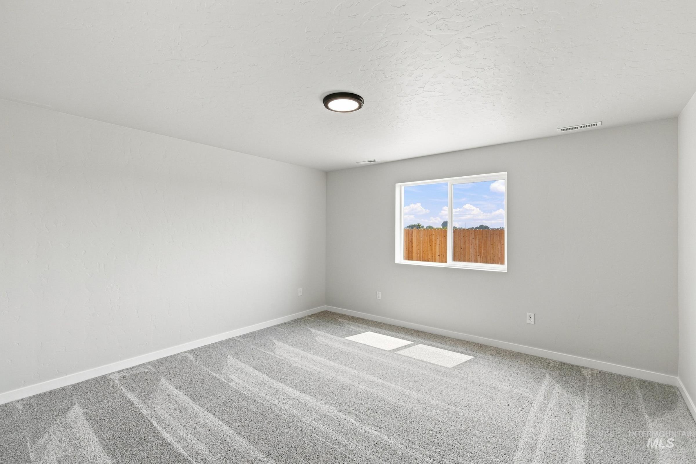 1665 Gyrfalcon St Property Photo 17