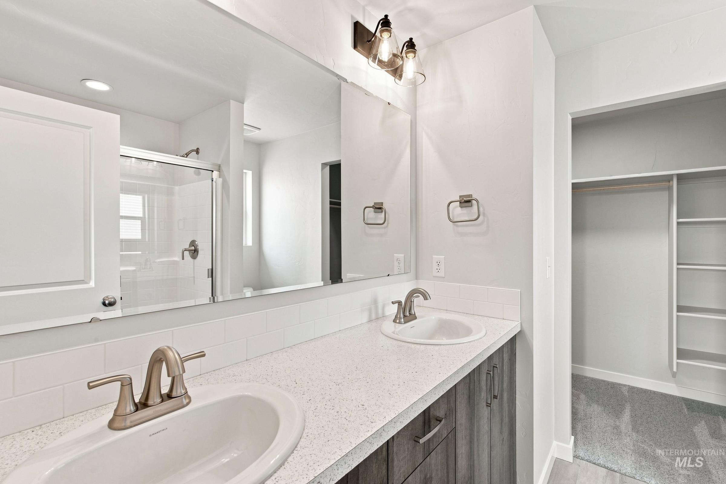 1665 Gyrfalcon St Property Photo 21