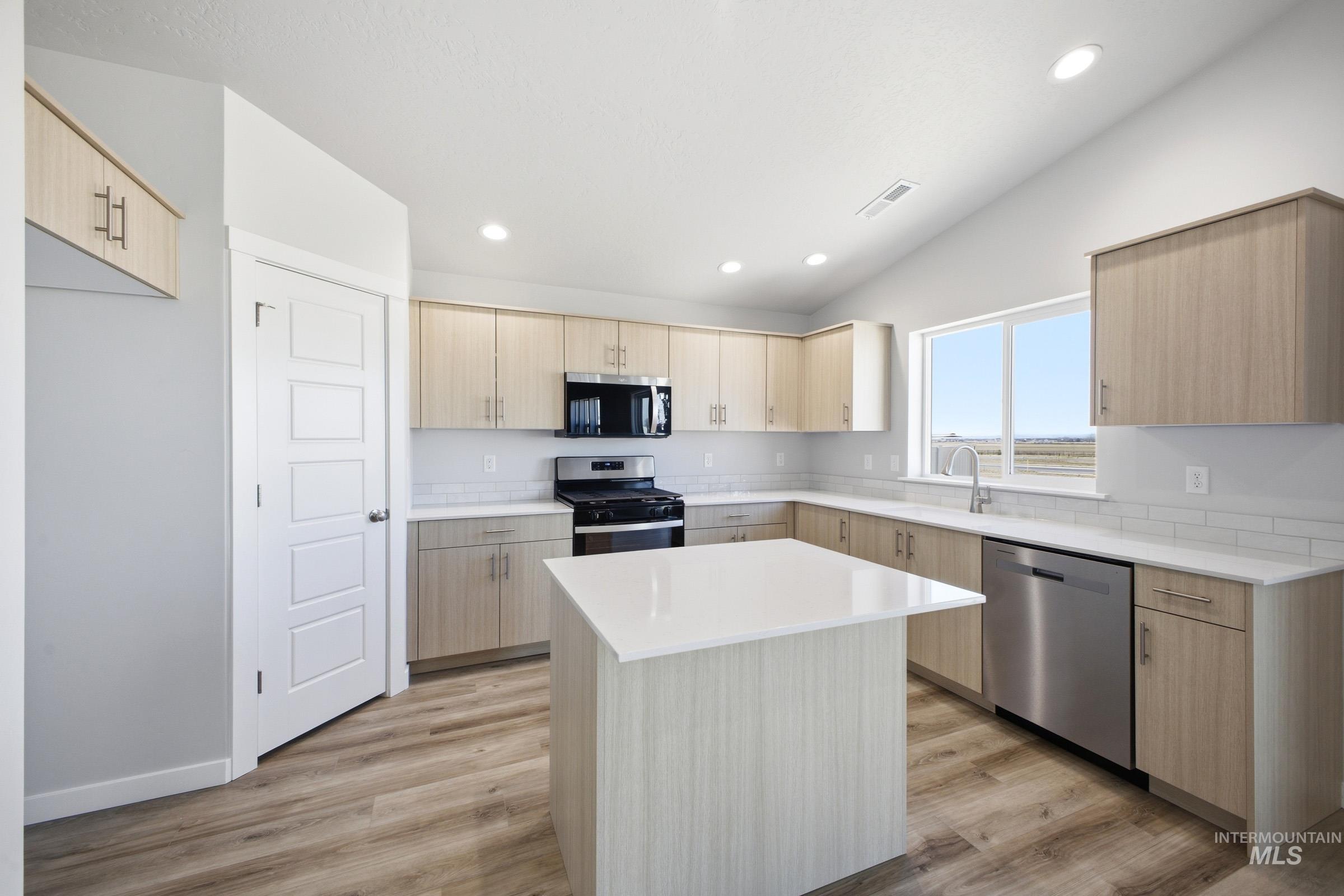 9360 W Blazing Star St Property Photo 3