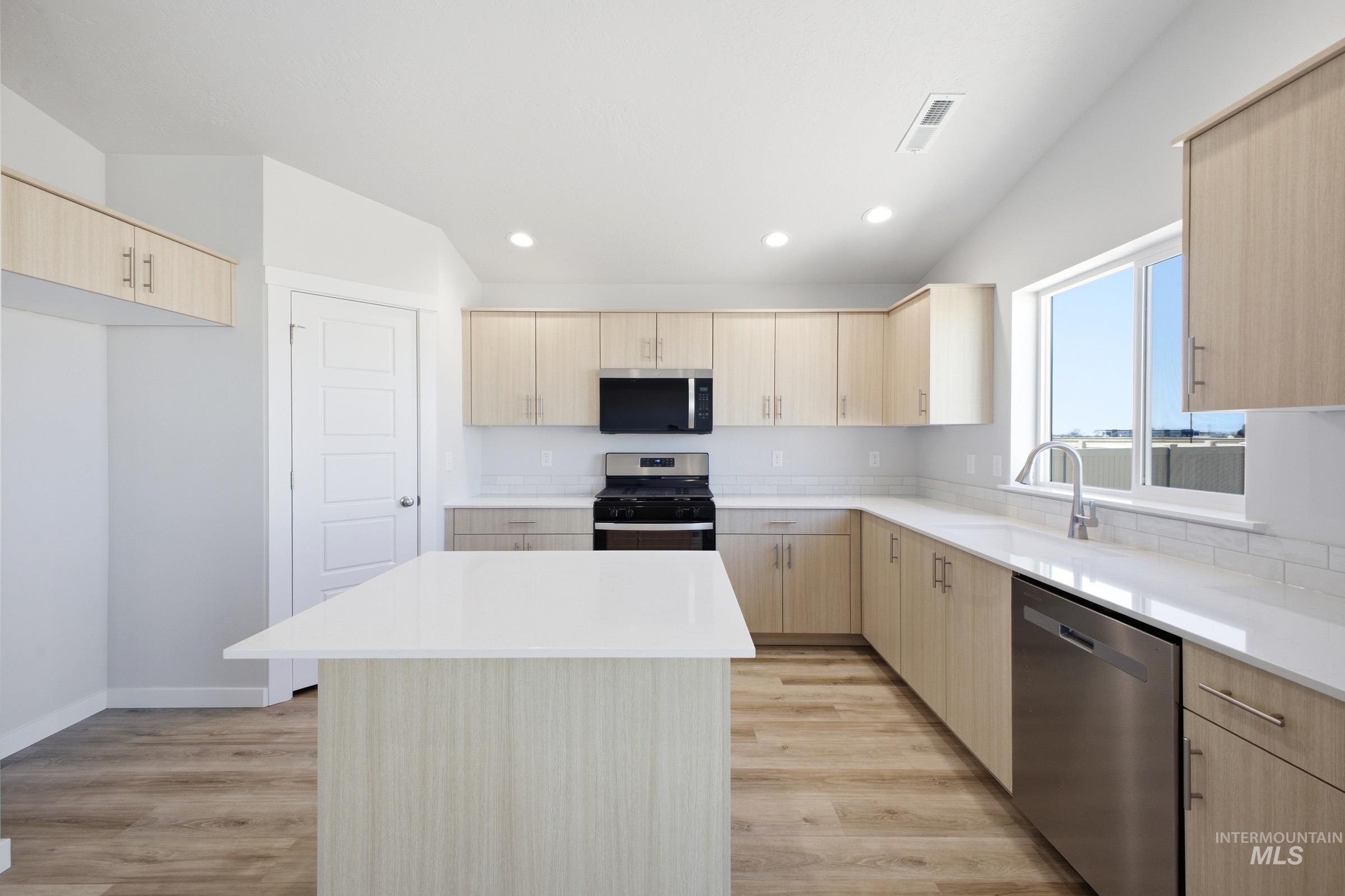 9360 W Blazing Star St Property Photo 4
