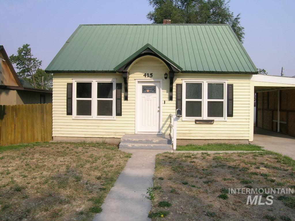 415 20th Ave N Property Photo 1