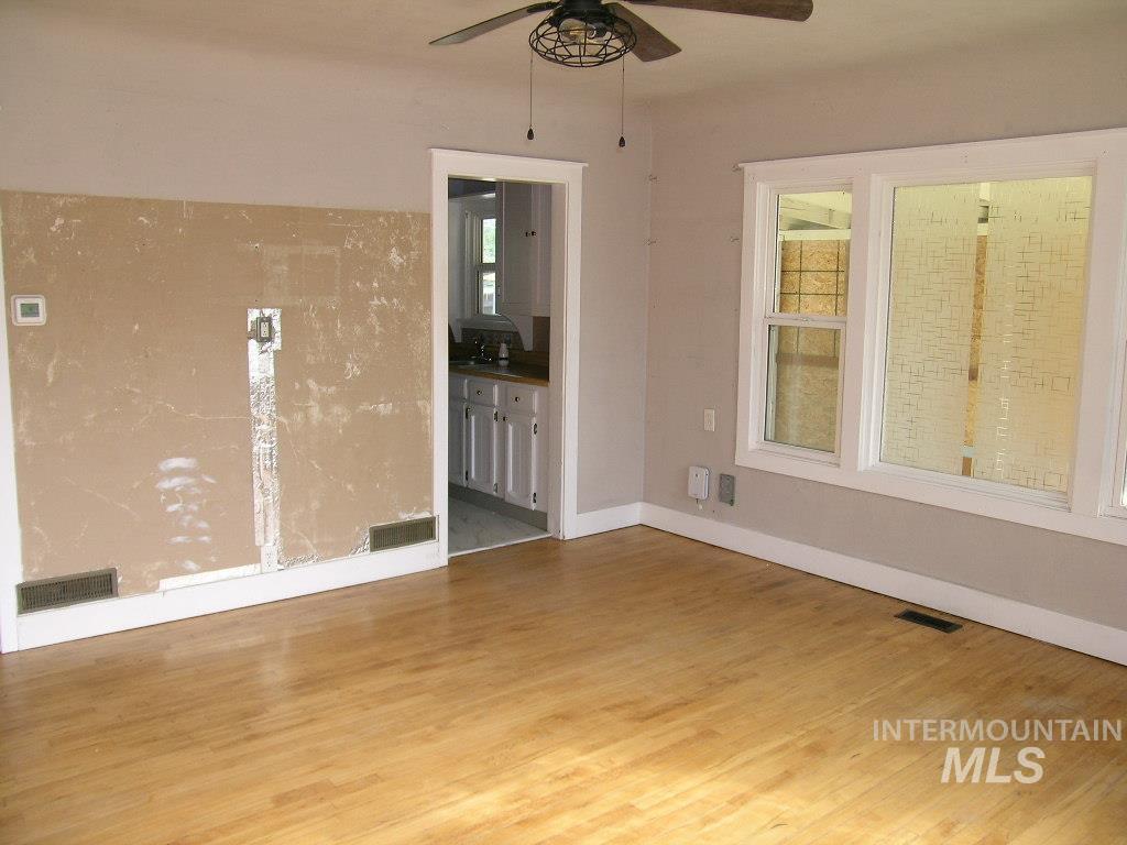 415 20th Ave N Property Photo 2