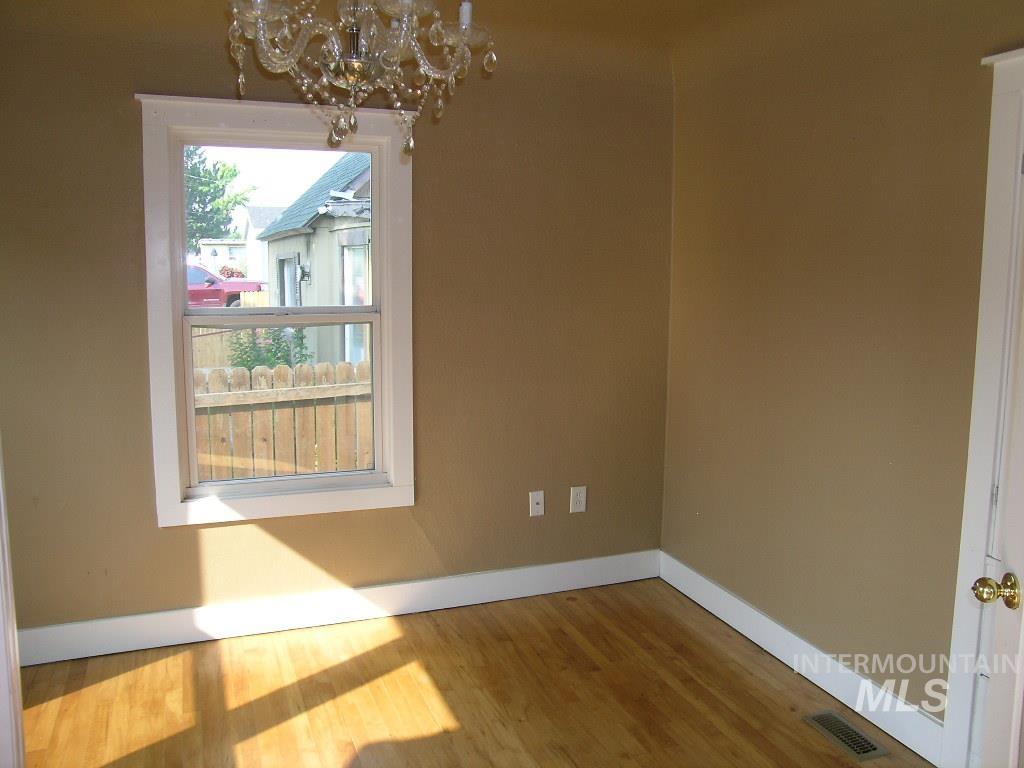 415 20th Ave N Property Photo 3